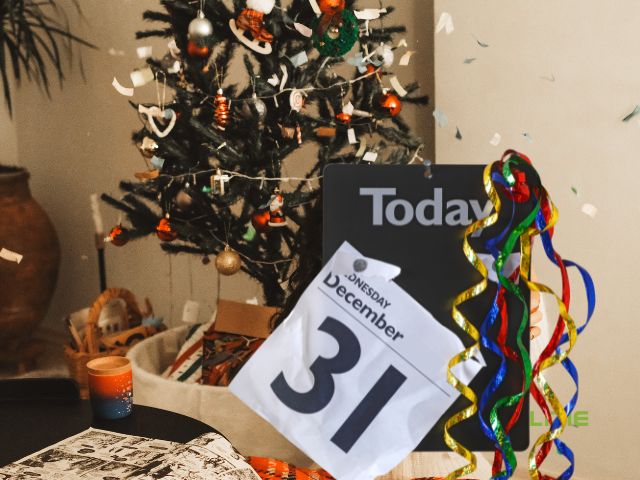 SI.SE.CO. Pulizie - Ambiente con albero di Natale e calendario del 31 dicembre