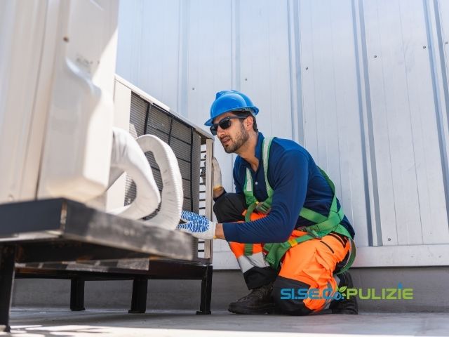 Siseco Pulizie - Addetto alla sanificazione di impianti HVAC a Milano