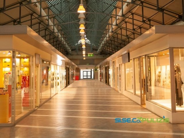 Siseco Pulizie - Corridoio centrale centro commerciale La Spezia